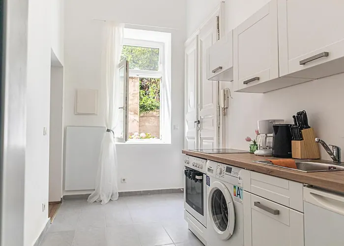 Apartman Stunning 1br - Near Akh Building For Everyone Bécs